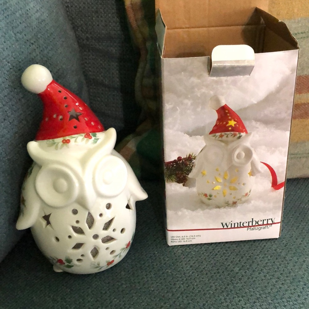 Winter berry Pfaltzgraff led owl